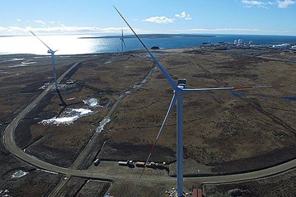 Embajada de Francia y más de 10 empresas visitan Magallanes para conversar con autoridades sobre hidrógeno verde