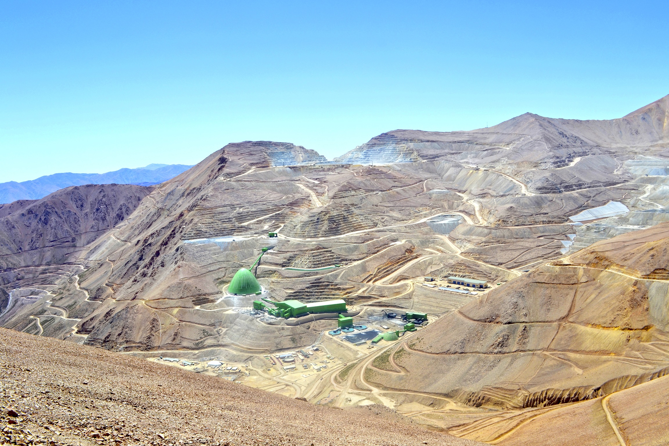 Mega compra minera en Chile: Canadienses pagan US$800 millones por 51% de mina Caserones
