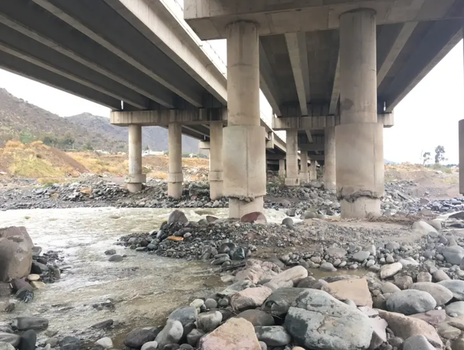 Extracción de áridos: Denuncian que degradación de orillas del río Maipo amenaza consumo de agua de Santiago