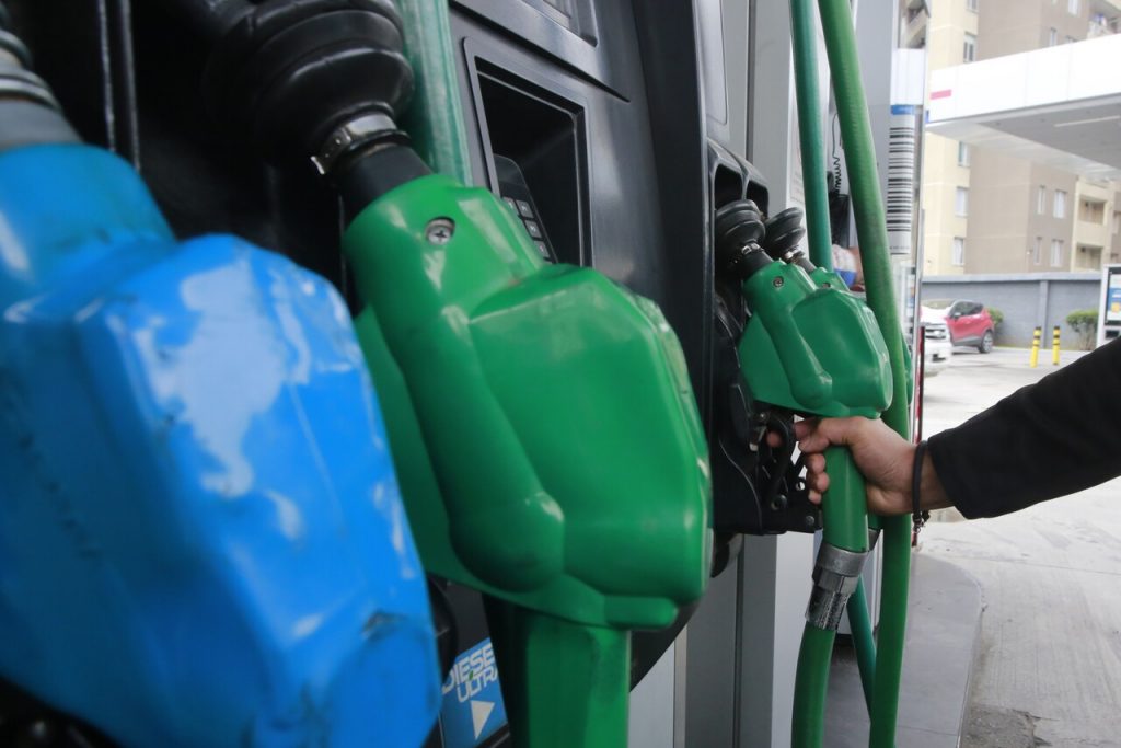 ¿Impuesto al combustible sí o no? Anuncio de impuesto verde por Maisa Rojas causa polémica