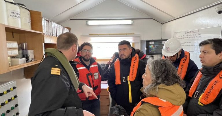 Dirección del Trabajo cuenta con embarcación propia para fiscalizar centros de salmones