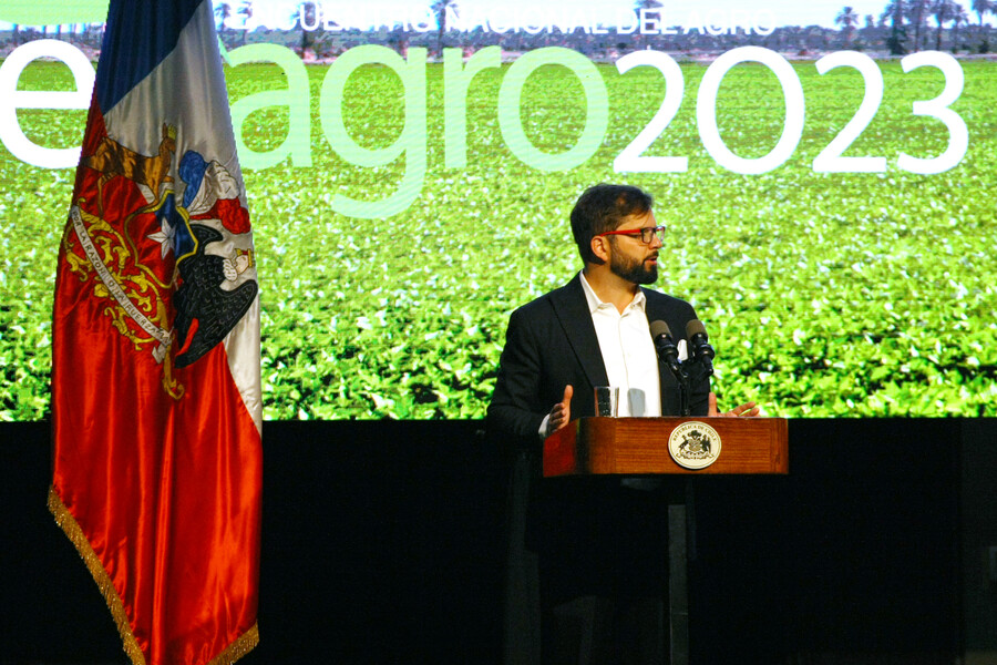 Boric sube el tono por “permisología” y compromete bajar en un 30% los plazos: “Nuestros sistema es irracional”