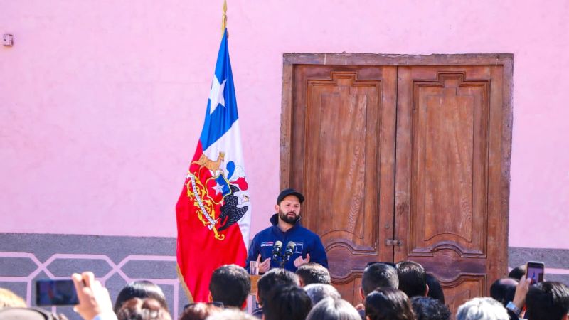 “No podemos seguir esperando”: Boric asume compromiso de apurar desaladora en la región