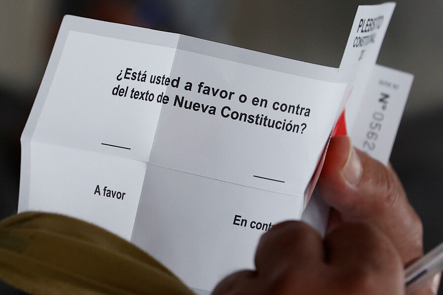 Chile rechaza la Constitución redactada por la derecha y la extrema derecha con un 55% del voto en contra