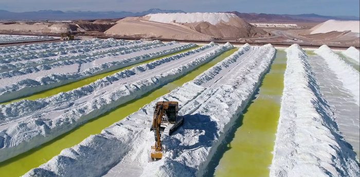 Codelco y SQM logran primer acuerdo por litio: explotarán salar de Atacama a 2060 y Chile mantendría posiciones en producción mundial