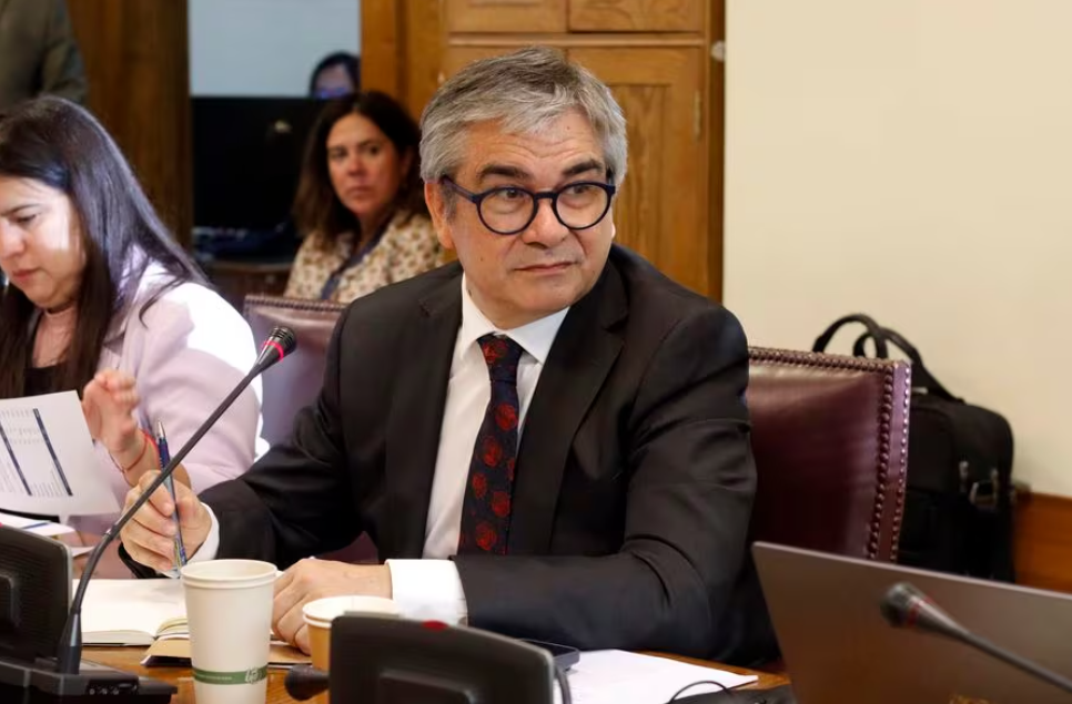 Gobierno anuncia puesta en marcha de nuevo royalty a la minería en 2024