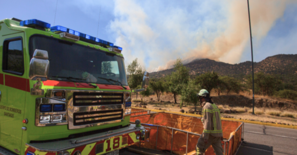 Sería intencional: incendio forestal en límite de Colina y Lo Barnechea ha consumido 900 hectáreas