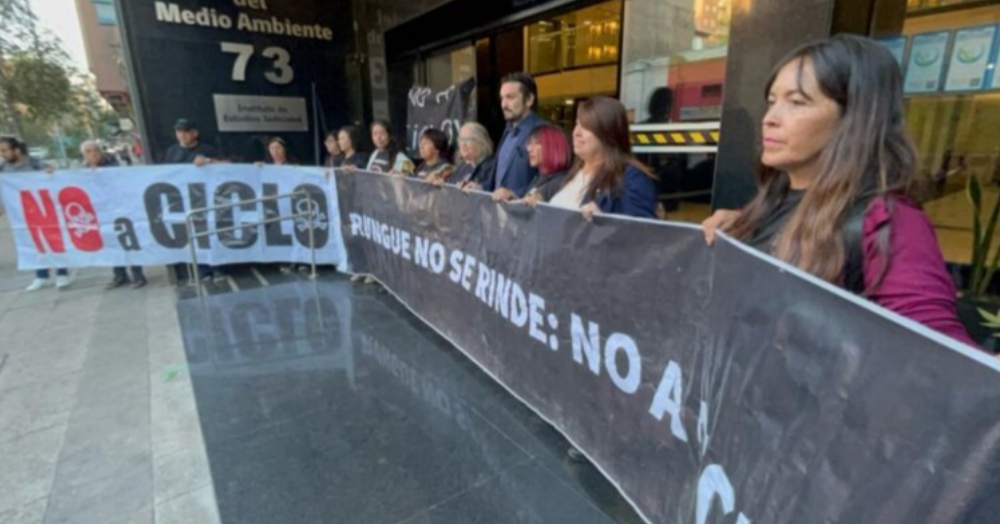 Vecinos de Tiltil protestan para exigir que se rechace planta de residuos industriales que se vota hoy