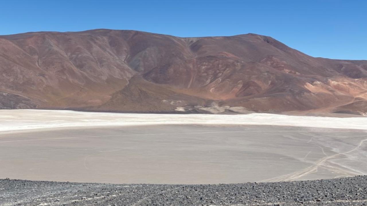 Chilena Codelco compra todas las acciones de la minera LPI y aumenta presencia en Salar de Maricunga