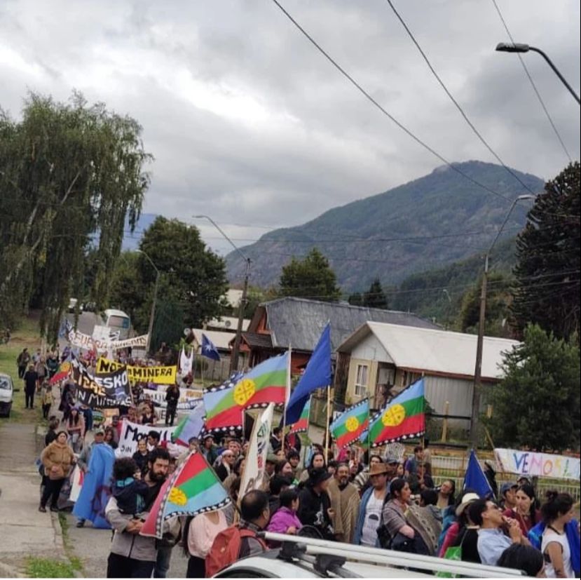 Tres mil personas marcharon en Curarrehue contra amenazas mineras: Comunidades defienden el territorio del extractivismo  