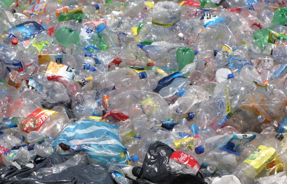 El 24% de los plásticos contaminantes cuyo origen se puede rastrear es de cinco empresas