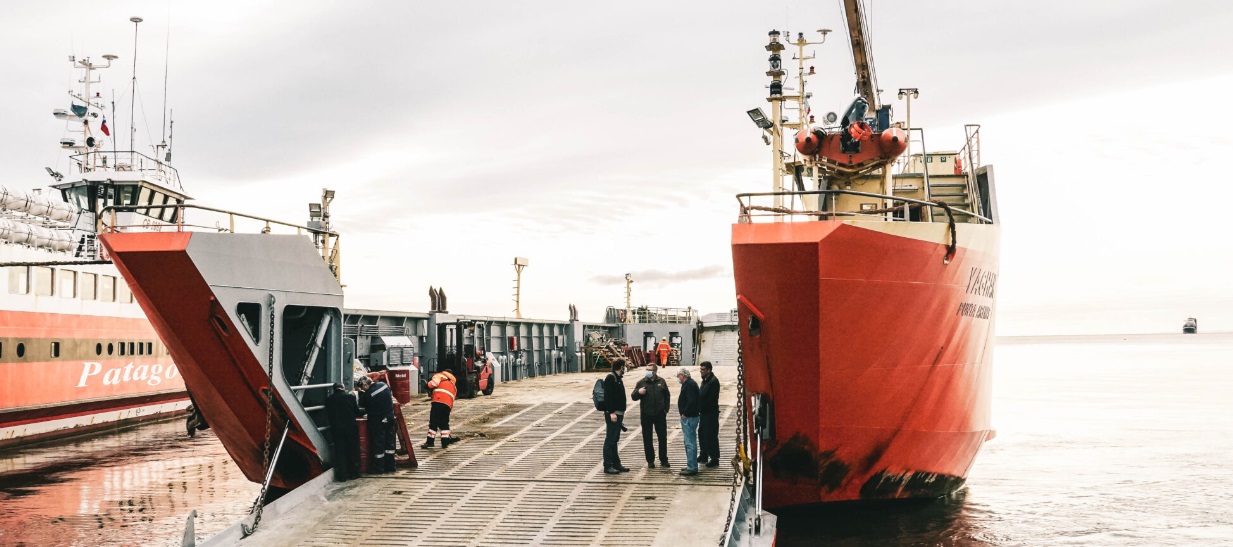 Científicos descubren inusuales fugas naturales de petróleo en el Estrecho de Magallanes en Chile