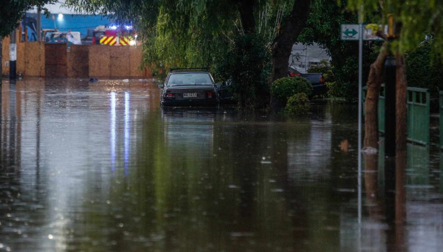 Lo Cruzat bajo el agua: la cadena de errores que llevó a Quilicura a ser la comuna más afectada por las lluvias en la capital