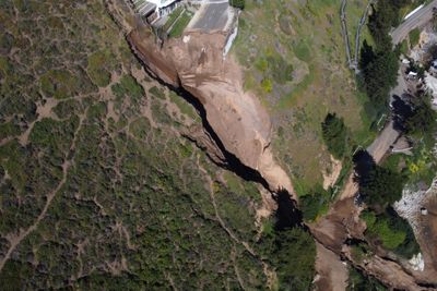 Socavones: Advierten que ante circulación relevante de agua situación “puede empeorar rápidamente”