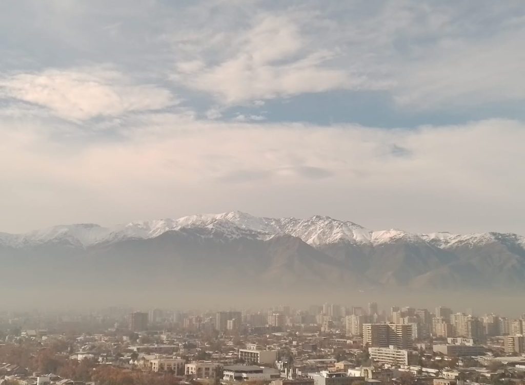 Calidad del aire en Chile: especialistas analizan las medidas vigentes y plantean nuevas soluciones para reducir la contaminación ambiental