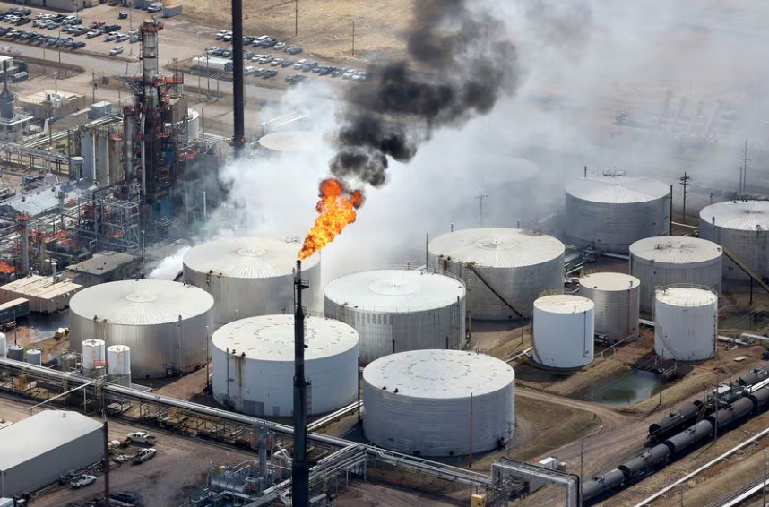 Agencia Internacional de Energía dice que el mundo estará nadando en exceso de petróleo a fines de esta década