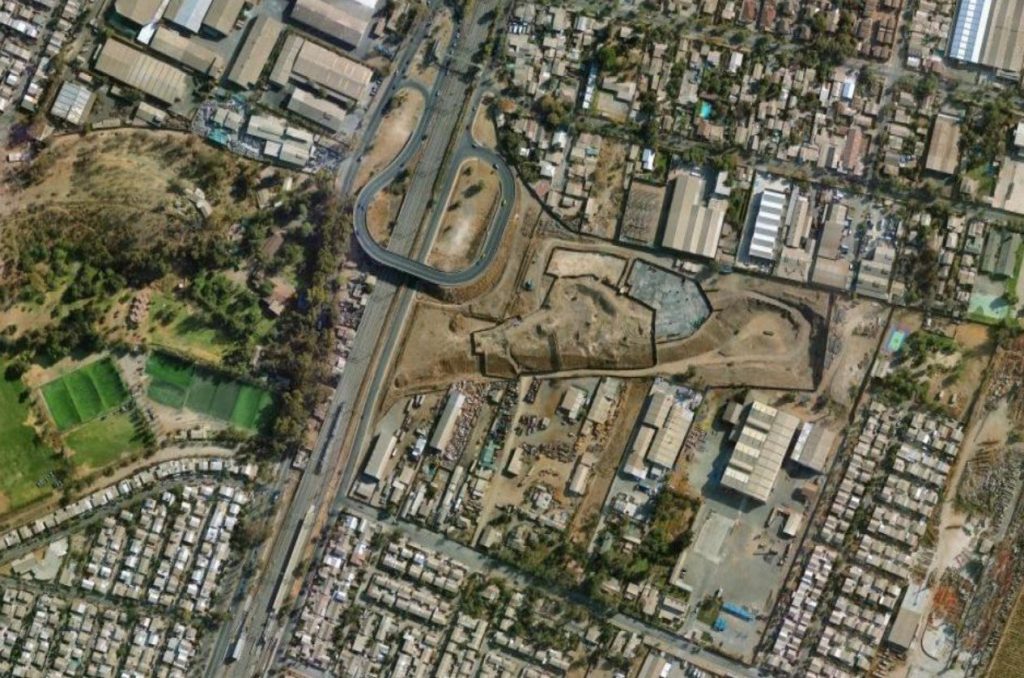 Asbesto en San Bernardo: Tras 10 años de daño ambiental ordenan retirar escombros peligrosos
