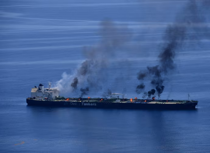 Ataques de los hutíes a buques petroleros amenazan con causar catástrofe ambiental en el mar Rojo