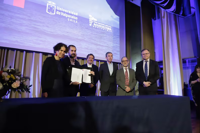La persistente elusión a la Ley ambiental de salmoneras que el gobierno acordó relocalizar