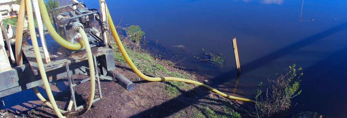 Denuncian a empresa constructora por extracción ilegal de agua del humedal Paso Seco Sur en Coronel