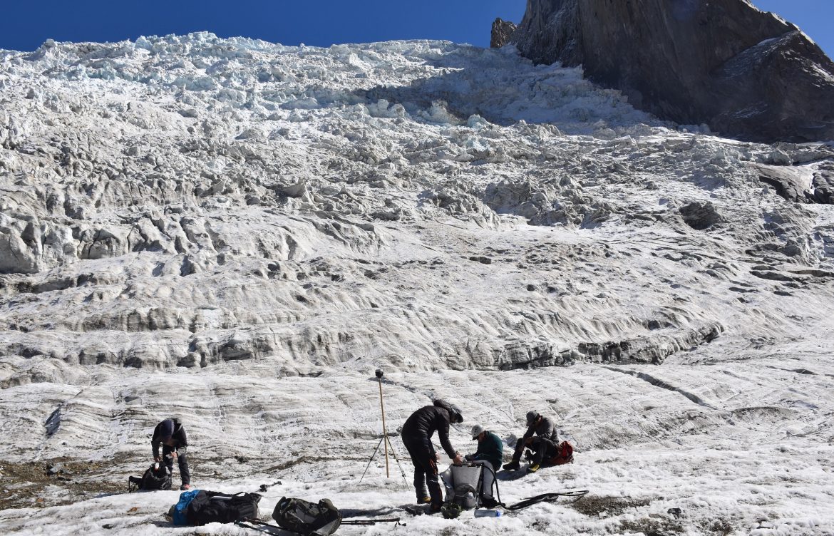Glaciar Universidad registra pérdida de hielo equivalente a 800 canchas de fútbol