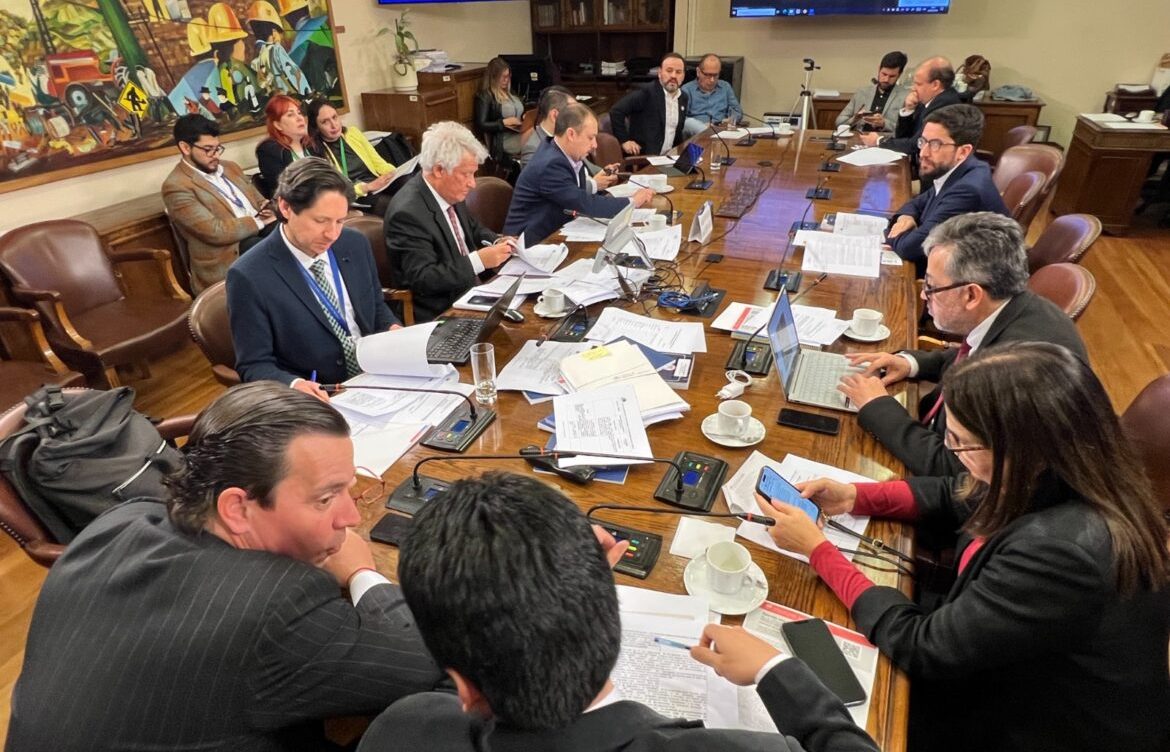 A Sala: Comisión de Trabajo de la Cámara de Diputadas y Diputados aprobó por unanimidad el proyecto que reconoce y mejora las condiciones laborales de buzos
