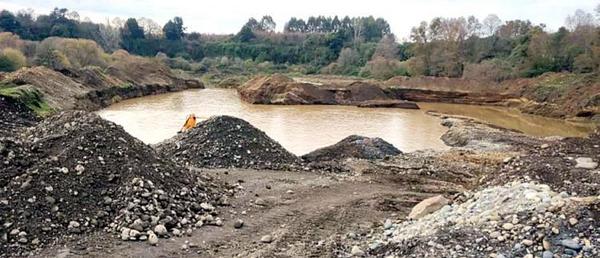Sancionan a empresa de áridos por extracción ilegal de aguas