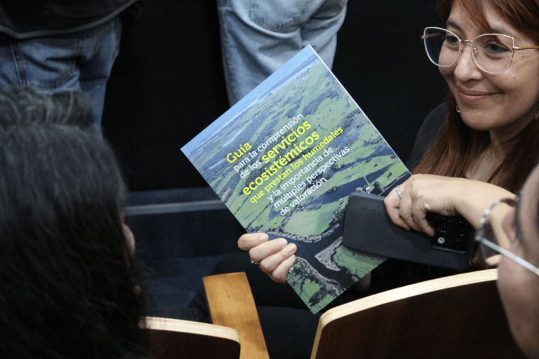 Lanzan innovadora guía para valorar los servicios ecosistémicos que prestan los humedales en Chile