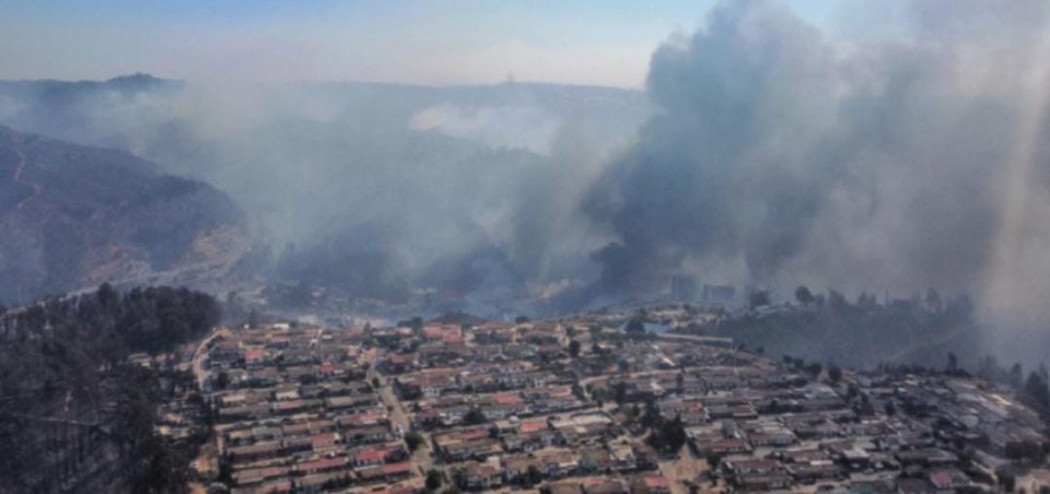 Detienen a 4 sujetos que estarían involucrados en megaincendio de Valparaíso: dos trabajan en Conaf