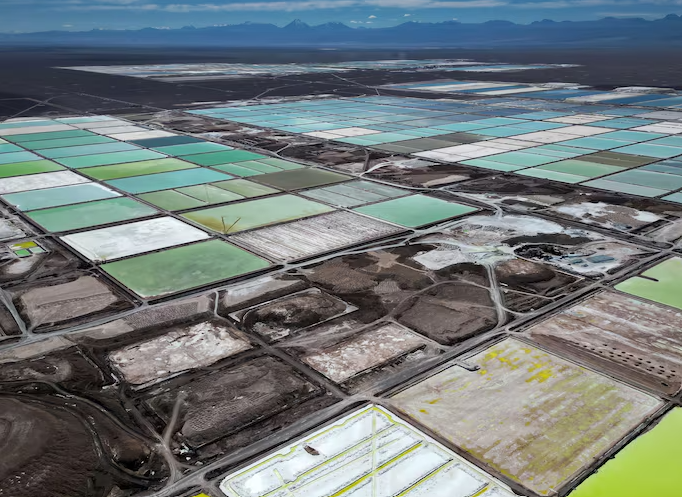 El informe del excontralor Jorge Bermúdez que respalda la solicitud de Albemarle para revisar permisos ambientales en el salar de Atacama