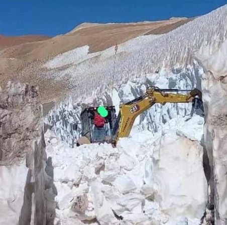 Crimen a luz de día: Mineras destruyen glaciares y criósfera con máquinas en las nacientes del río Huasco