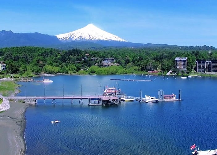 Alerta por contaminación del Lago Villarrica tras grave caso de intoxicación de salvavidas