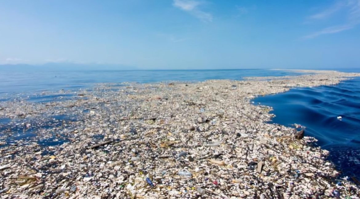 La isla de plástico del Pacífico: una amenaza ambiental del tamaño de un continente