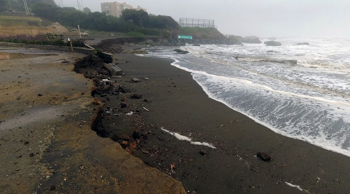 Las playas de Chile con riesgo de desaparecer: más del 80% tiene erosión costera y los casos más críticos están en Valparaíso, O’Higgins y Maule