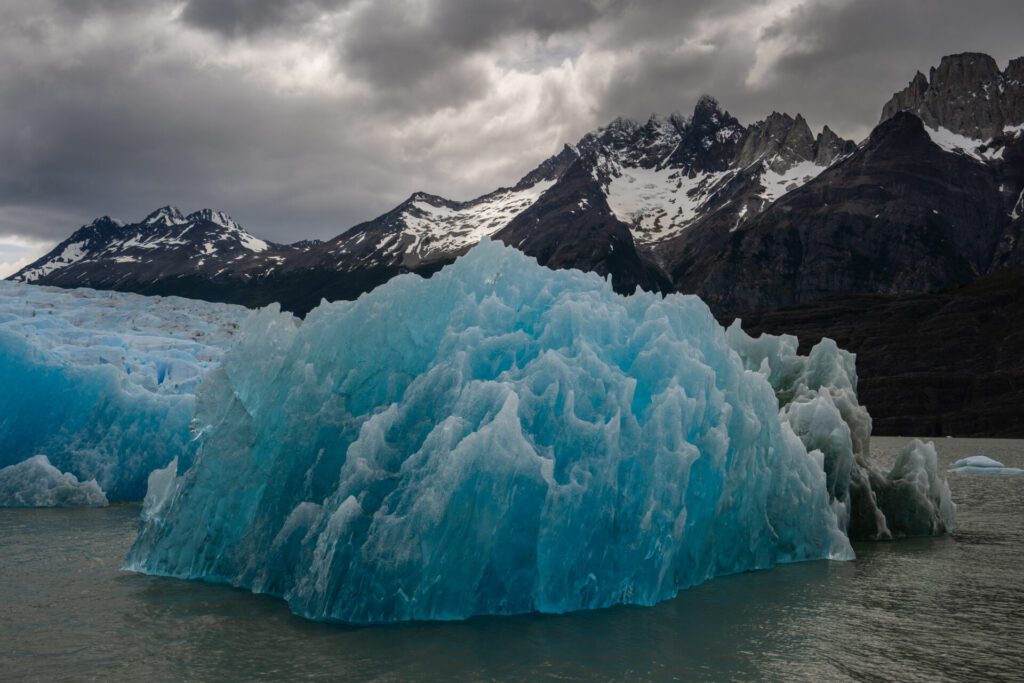 Académicos explican por qué la protección y conservación de los glaciares es un tema de sobrevivencia
