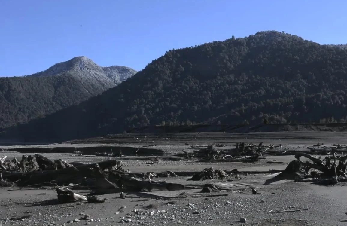 Colbún secó lago en Puerto Montt y la justicia obliga a repararlo, sumándose a corriente legal de restaurar la naturaleza