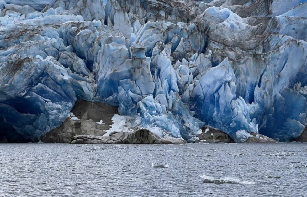 Alerta por derrame de hidrocarburos en Seno Glacier: se activó operativo de la Armada