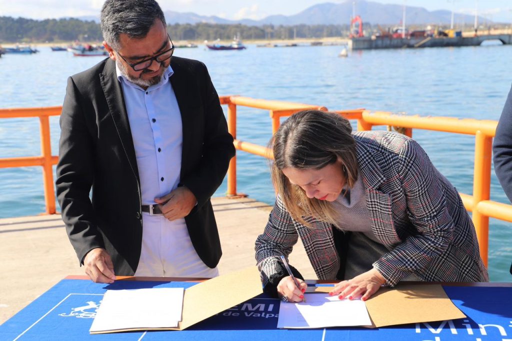 Salud y Medioambiente capacitarán a 1.140 personas para dar respuesta a episodios ambientales de Quintero y Puchuncaví