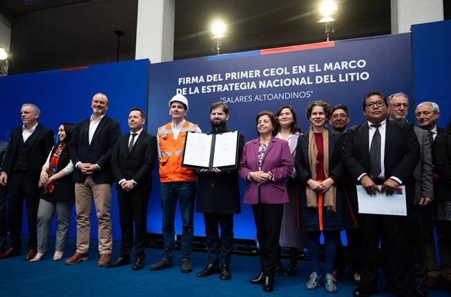 Presidente Gabriel Boric encabeza firma del primer Contrato Especial de Operación de Litio con Enami para proyecto Salares Altoandinos