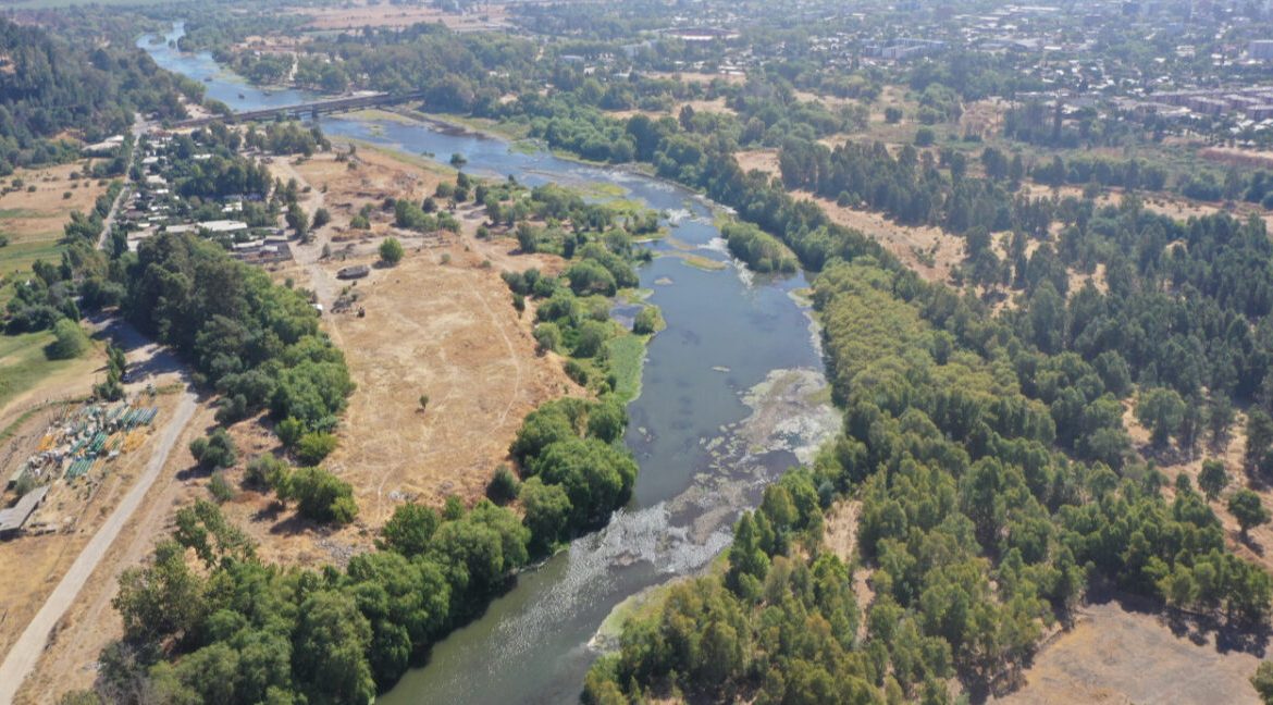 Inmobiliaria deberá pagar millonaria multa tras extraer agua ilegalmente del Río Claro de Talca e instalar una pista de motocross en su cauce