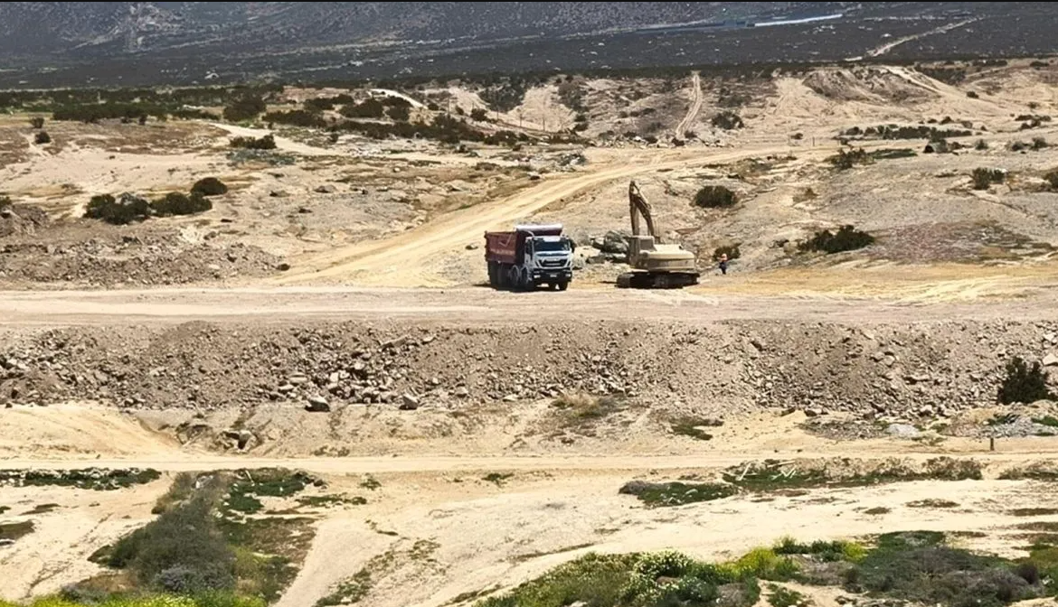 Vecinos denuncian relleno de quebrada en El Sauce: temen daño ambiental