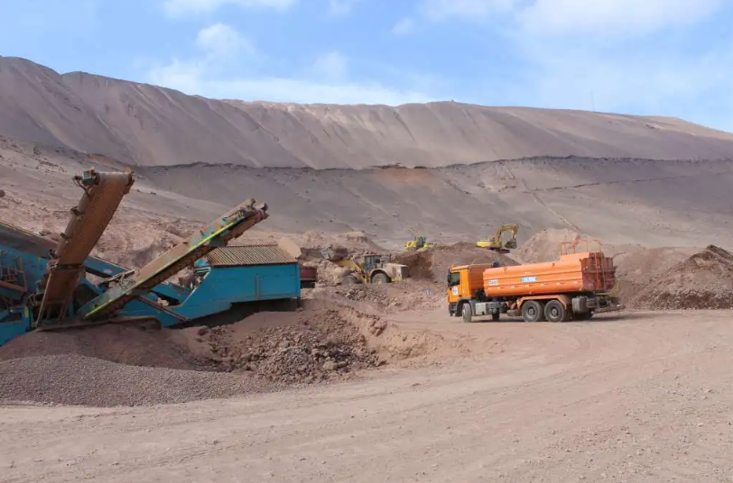 Denuncian 150 faenas irregulares de extracción de áridos en cuatro comunas de Tarapacá, aumentando riesgo de aluviones