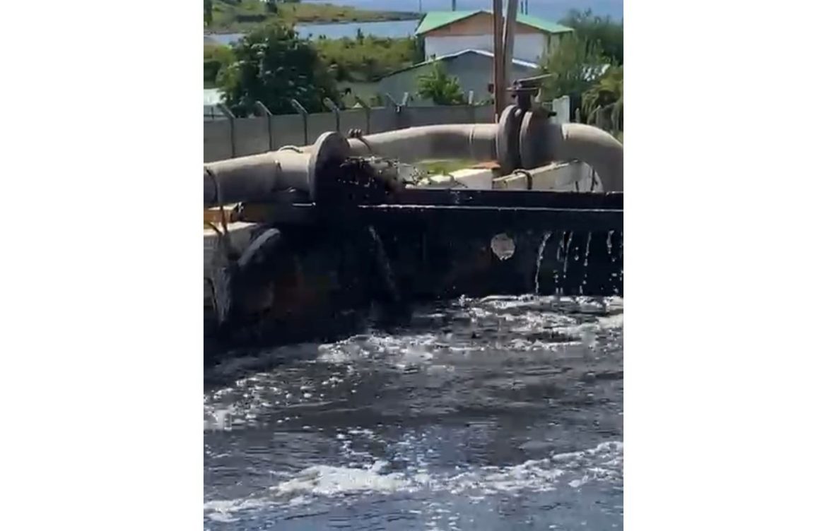 Vertimiento de petróleo en planta de tratamiento de Puerto Guadal: vecinos denuncian daño ambiental