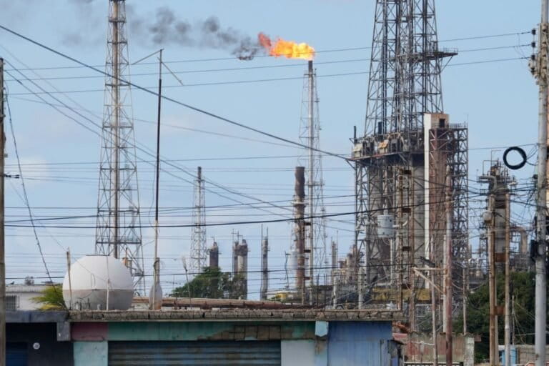 Venezuela: nuevos acuerdos de gas reavivan advertencias por falta de infraestructura e impacto ambiental de una industria en la mira de EE.UU