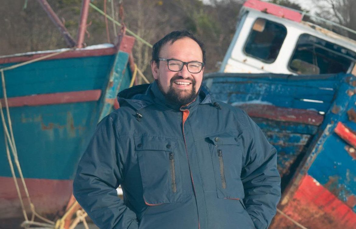 Investigador chileno es nominado a premio internacional por estudio sobre la gestión indígena marina