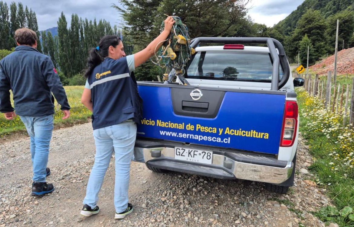 Fiscalización de Sernapesca retira 70 metros de redes instaladas ilegalmente en aguas continentales de la región