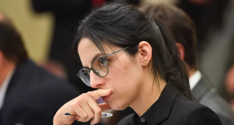 Ministra de Medio Ambiente, Francisca Toledo, evita responder quién es responsable de cambio climático