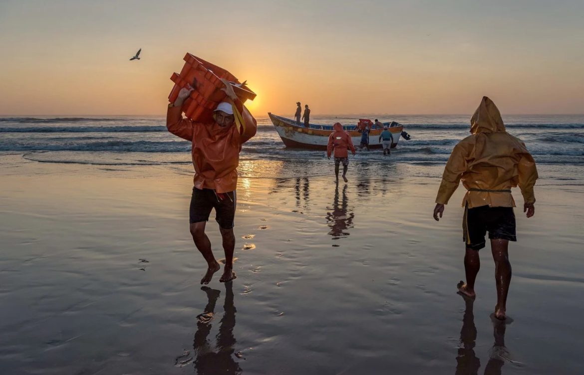 La inminente llegada de El Niño y la crisis del combustible presionan a los pescadores