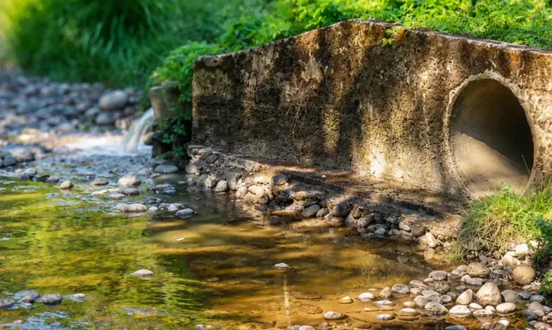 Tras reparo de la SMA: Contraloría ordena sumario en Palena por vertimiento de aguas servidas en La Culebra