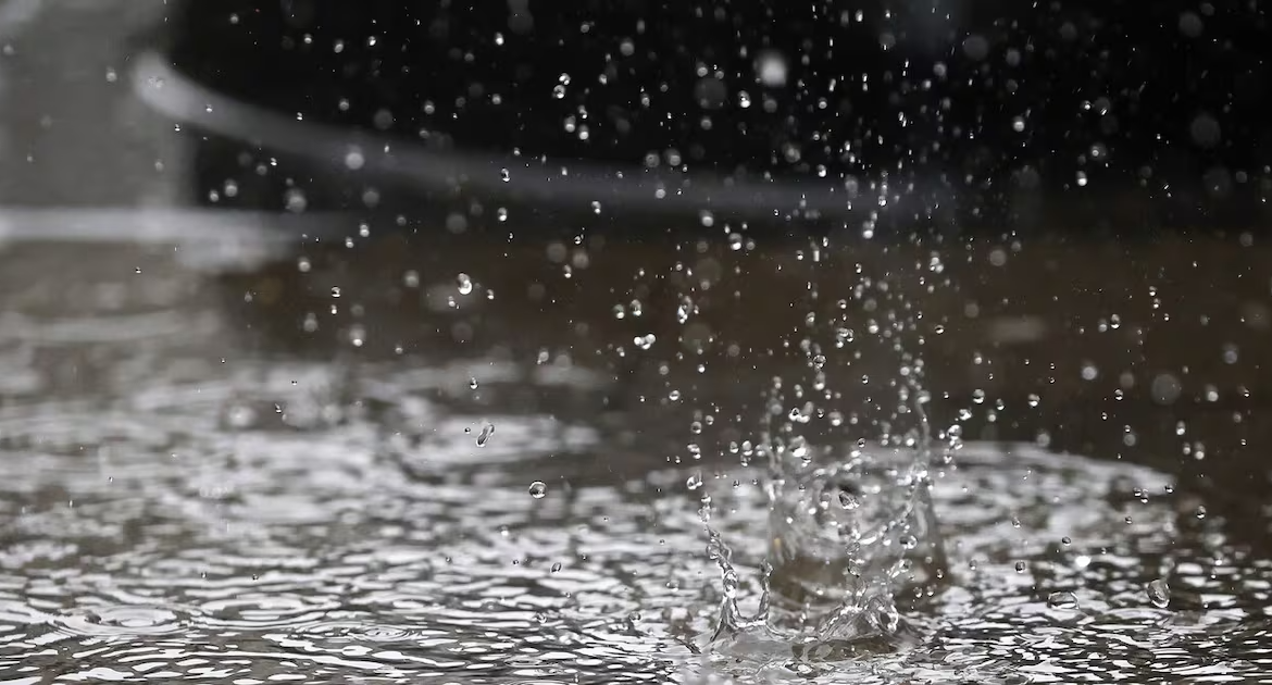 Alarma meteorológica en el sur: intensas lluvias provocan anegamientos, cortes de rutas y deslizamientos de material